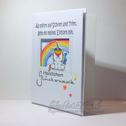 Glückwunsch zum kleinen Einhorn auf Regenbogen | Geburtskarte
